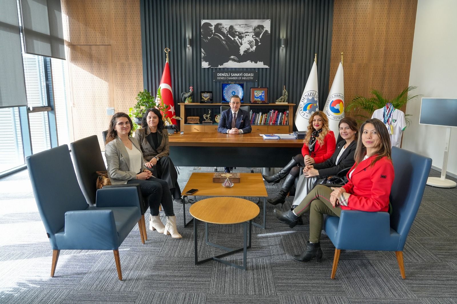 TMMOB Kimya Mühendisleri Odası Denizli Şubesi olarak, Denizli Sanayi Odası Yönetim Kurulu Başkanı Selim Kasapoğlu’nu ziyaret ettik.